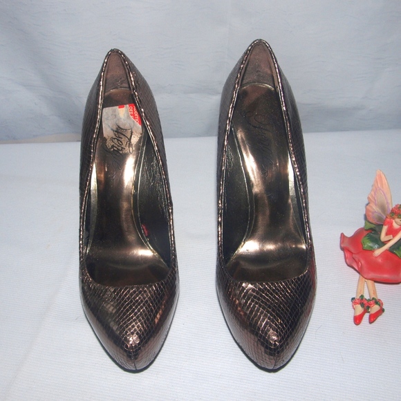 Fergie Bunny Pumps Bronze Snakeskin Style Size 7.5 - Picture 3 of 6